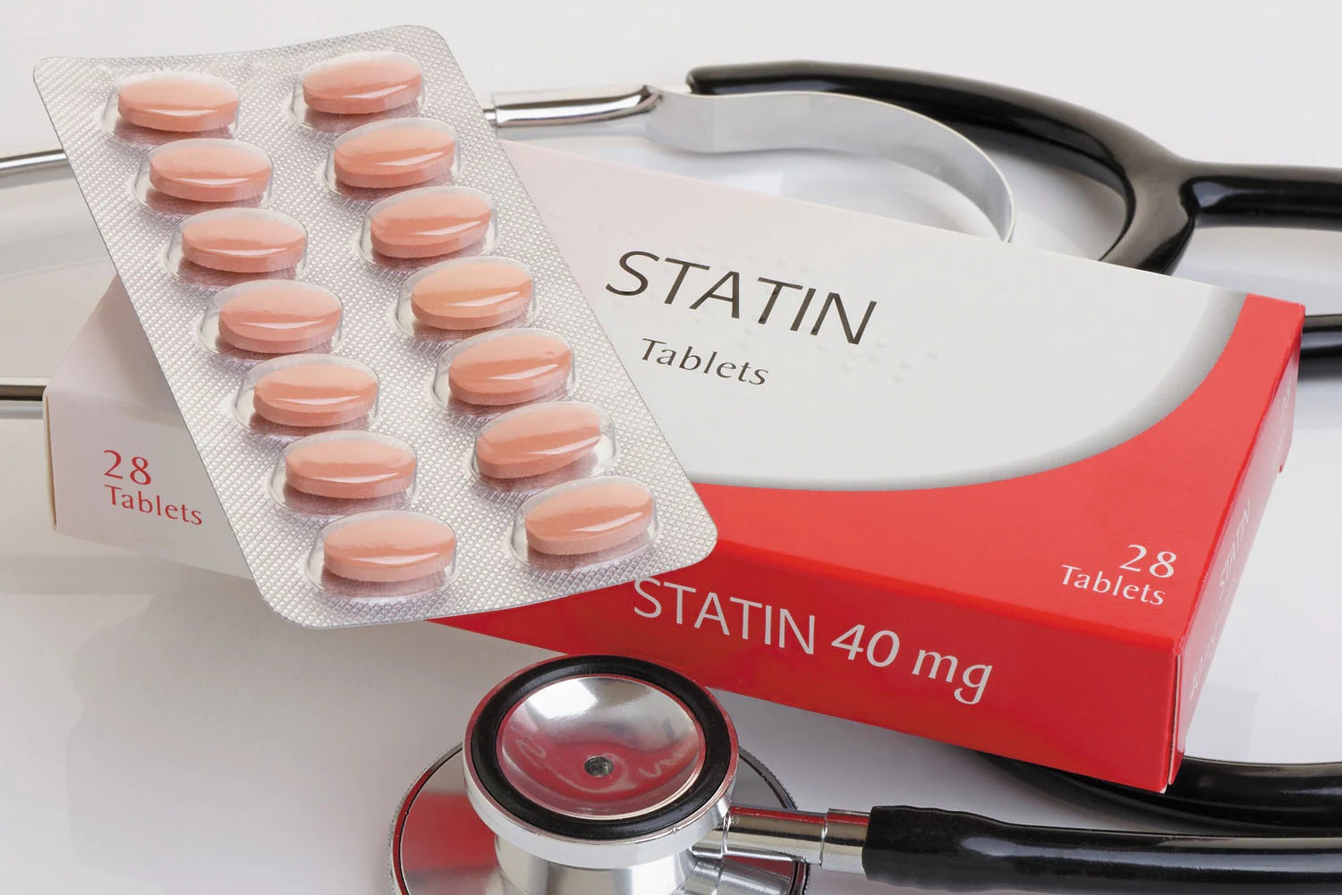 Statin 40 mg tablets blister pack and box with stethoscope